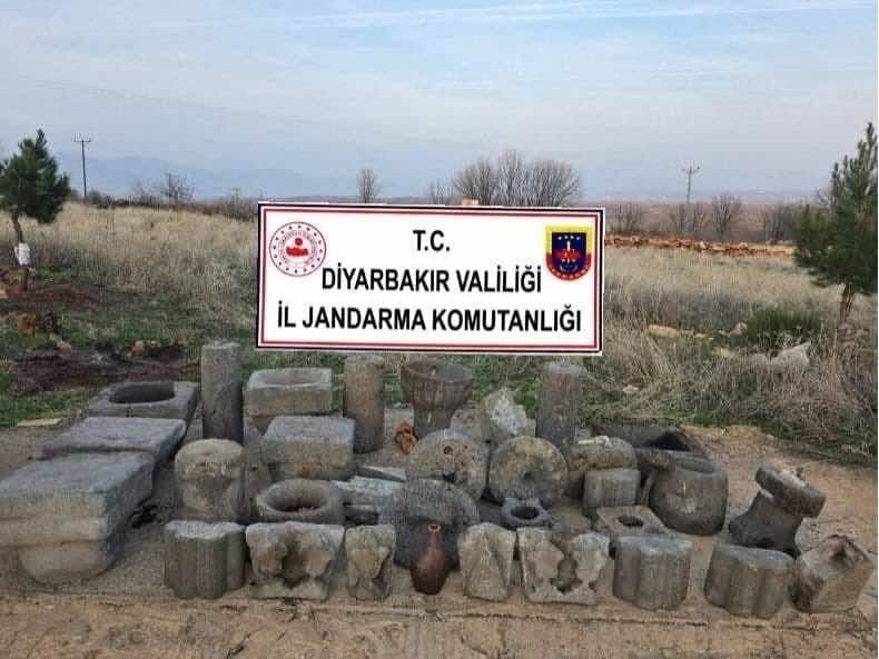 DİYARBAKIR'IN LİCE İLÇESİNDE DÜZENLENEN "ANADOLU MİRASI OPERASYONU"NDA 36 ADET TARİHİ OBJE ELE...