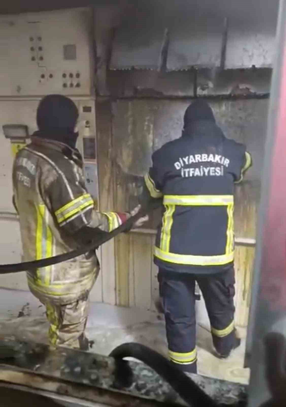 DİYARBAKIR'IN SİLVAN İLÇESİNDEKİ BATMAN HİDROELEKTRİK SANTRALİNDEKİ (HES) PANODA ÇIKAN KÜÇÜK ÇAPLI...