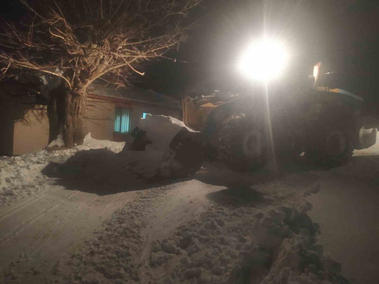 DİYARBAKIR BÜYÜKŞEHİR BELEDİYESİ, DİYARBAKIR’IN LİCE İLÇESİNDE ETKİLİ OLAN YOĞUN KAR YAĞIŞI...