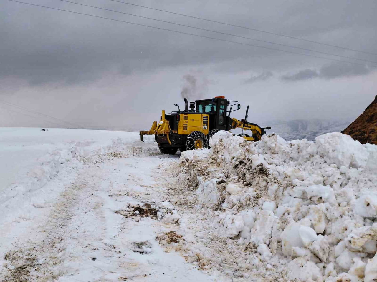 DİYARBAKIR BÜYÜKŞEHİR BELEDİYESİ, YOĞUN KAR YAĞIŞININ ETKİLİ OLDUĞU 6 İLÇEDE SON İKİ GÜNDE 319...