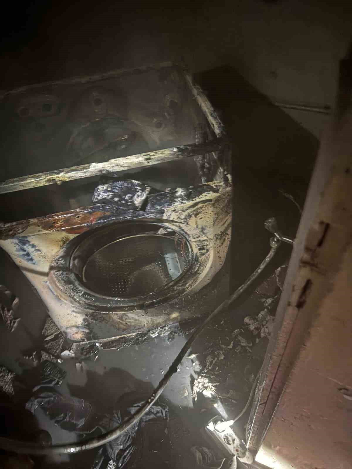 DİYARBAKIR’DA BİR EVDE, ÇAMAŞIR MAKİNESİNİN ELEKTRİK KONTAĞINDAN ÇIKAN YANGIN EVİ KULLANILAMAZ...