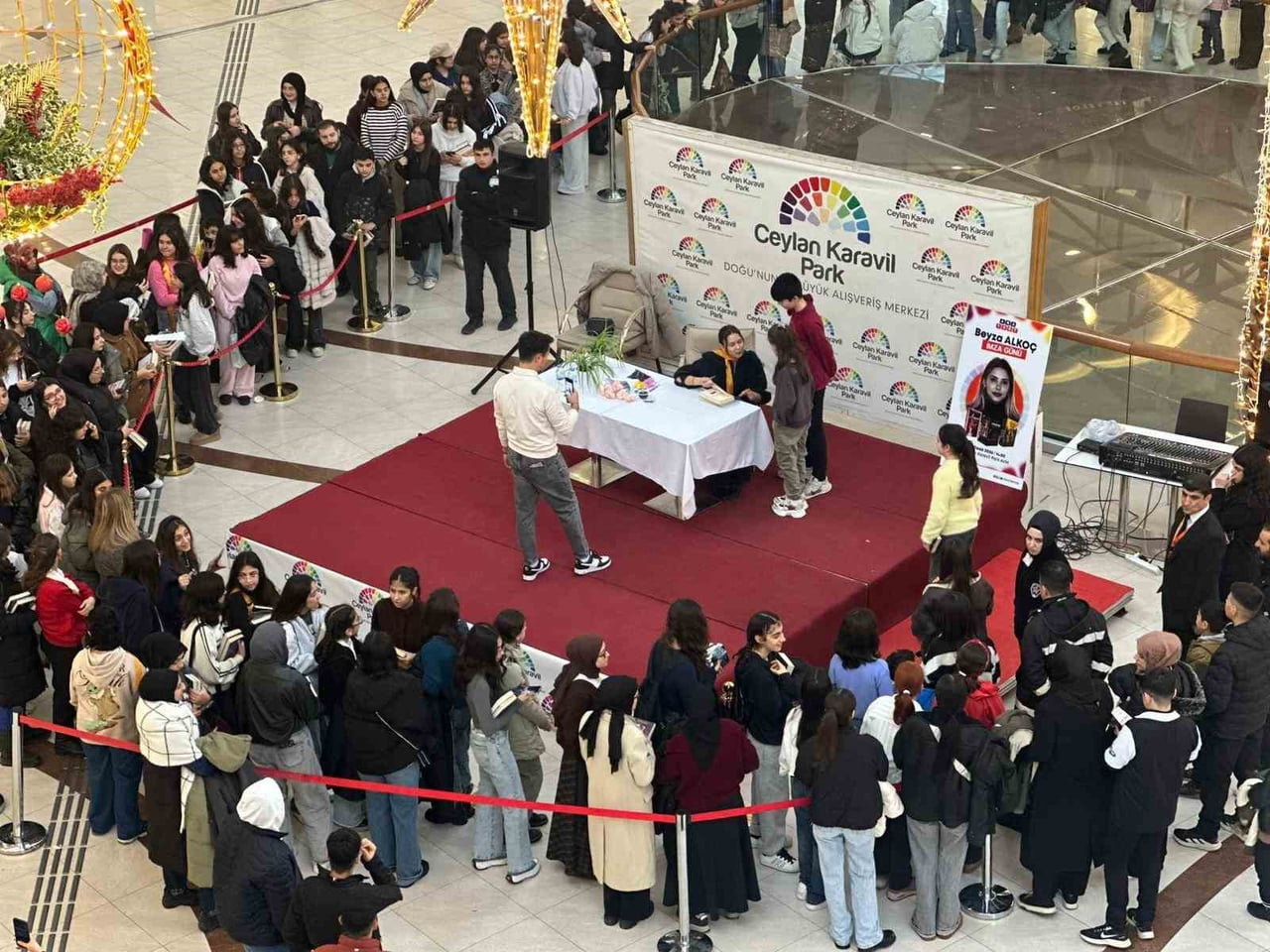 DİYARBAKIR’DA, CEYLAN KARAVİL PARK AVM’DE YAZAR BEYZA ALKOÇ İMZA GÜNÜ YOĞUN İLGİ...