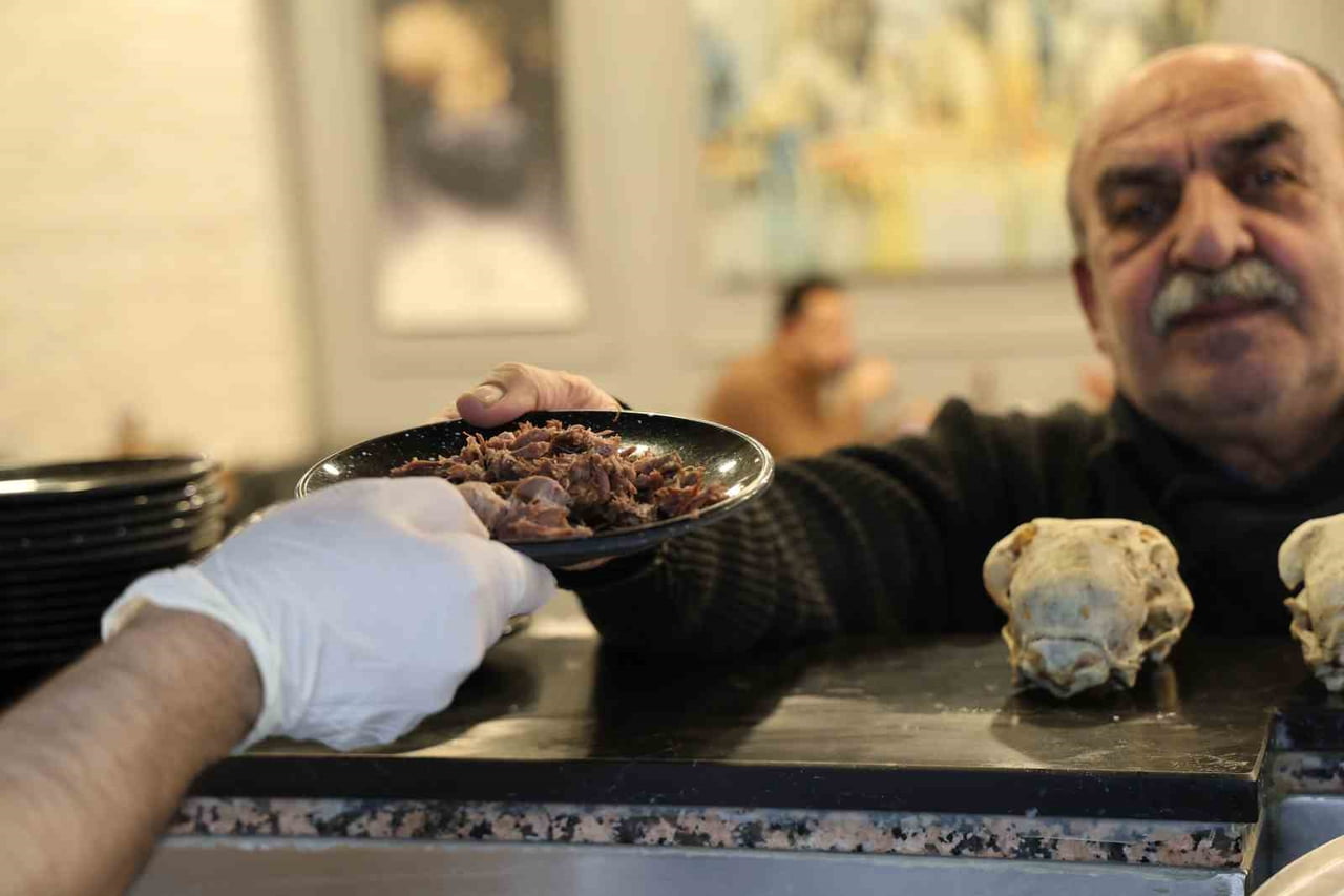 DİYARBAKIR’DA KELLE PAÇACIDA, İŞLETME SAHİBİ 12 YIL ÖNCE OĞLUNUN VERDİĞİ 8 ADET PİRANA BALIĞINI...