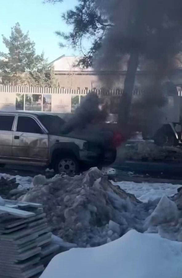 DİYARBAKIR’DA SEYİR HALİNDEKİ PİKAP ALEV ALDI. OLAYDA ÖLEN YA DA YARALANAN OLMAZKEN, ARAÇ...