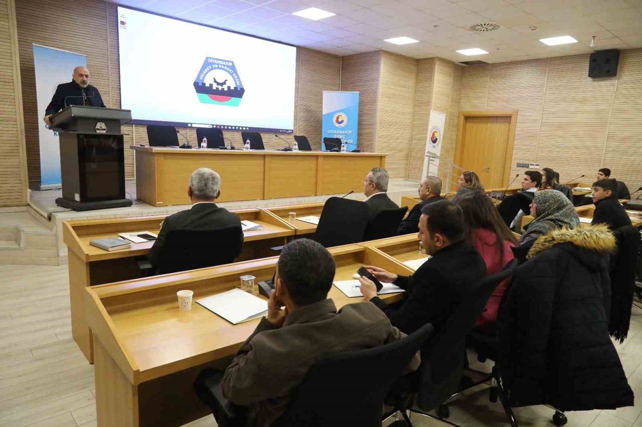 DİYARBAKIR’IN BİNLERCE YILLIK TARİHİNİ ORTAYA ÇIKARAN KAZI ALANLARININ BİLİMSEL HAFIZASI...