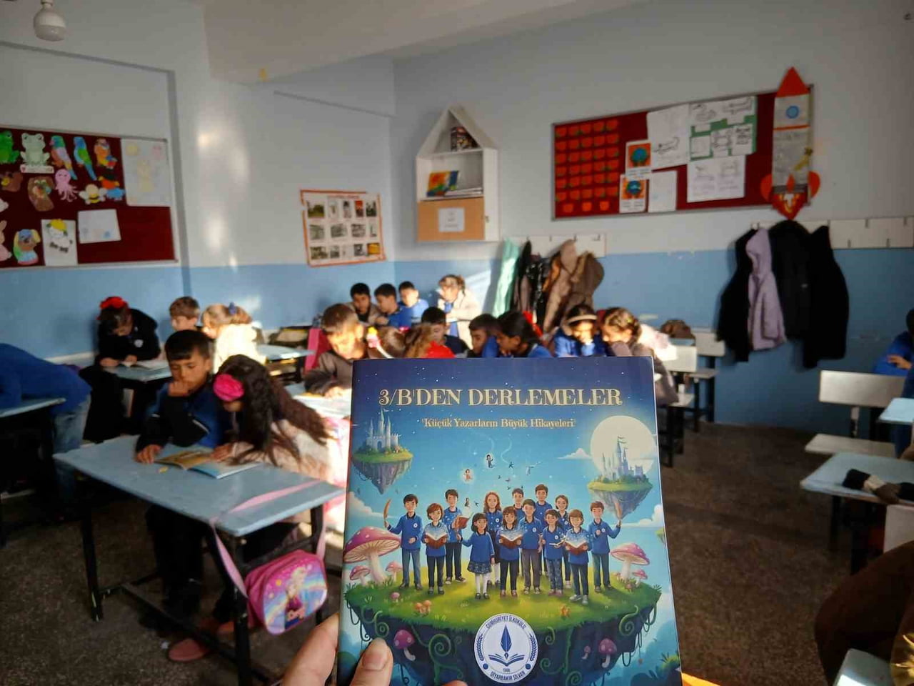 DİYARBAKIR SİLVAN’DA CUMHURİYET İLKOKULU 3/B SINIFI ÖĞRENCİLERİ, ÖĞRETMENLERİ GÜLİSTAN ERYILMAZ...