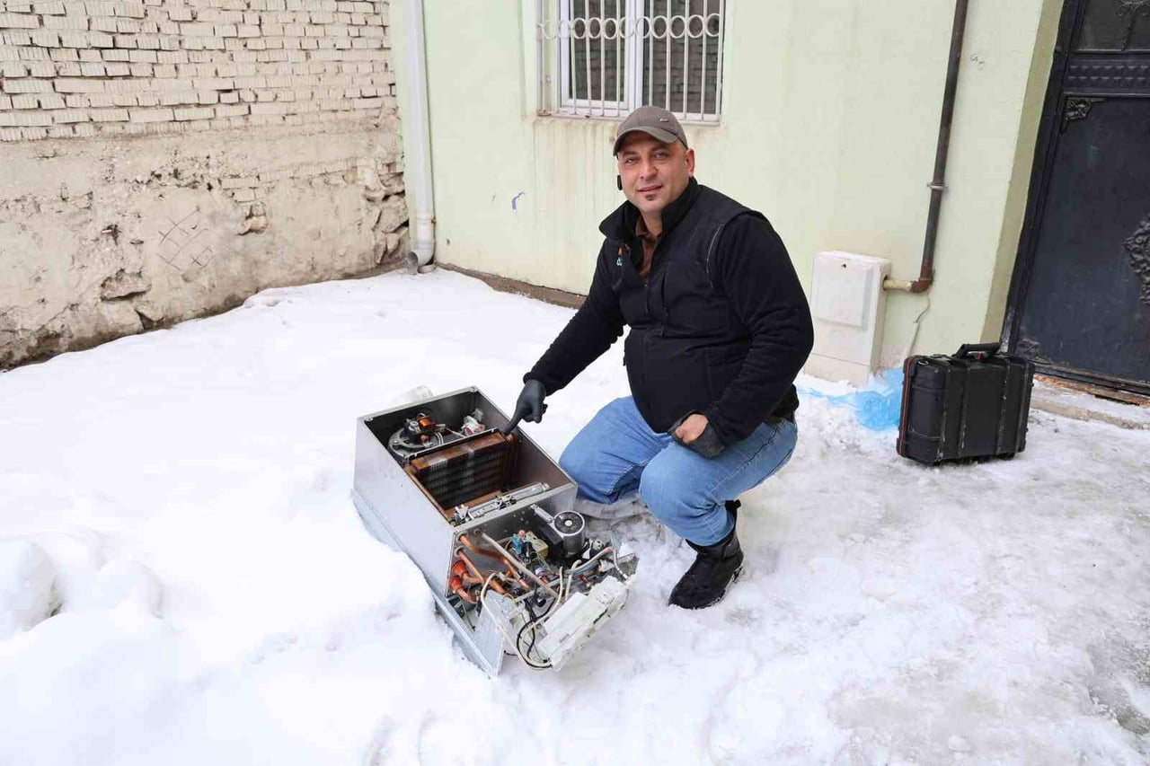 DONDURUCU SOĞUKLARIN ETKİLİ OLDUĞU SİVAS’TA, TASARRUF AMACIYLA KAPATILAN KOMBİLER DONMA RİSKİYLE...