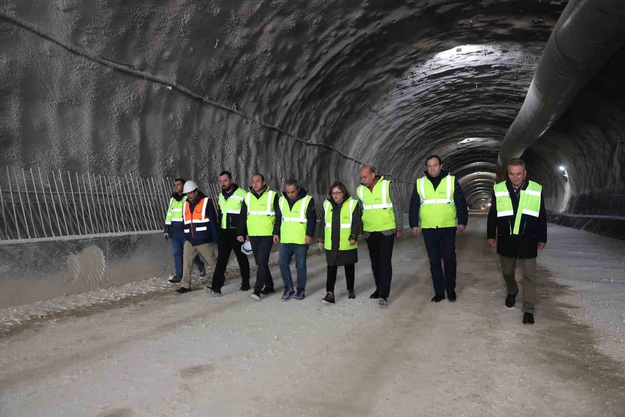 DÜLÜK-OSB TÜNELİ’NİN DÖRTTE BİRİ TAMAMLANDI