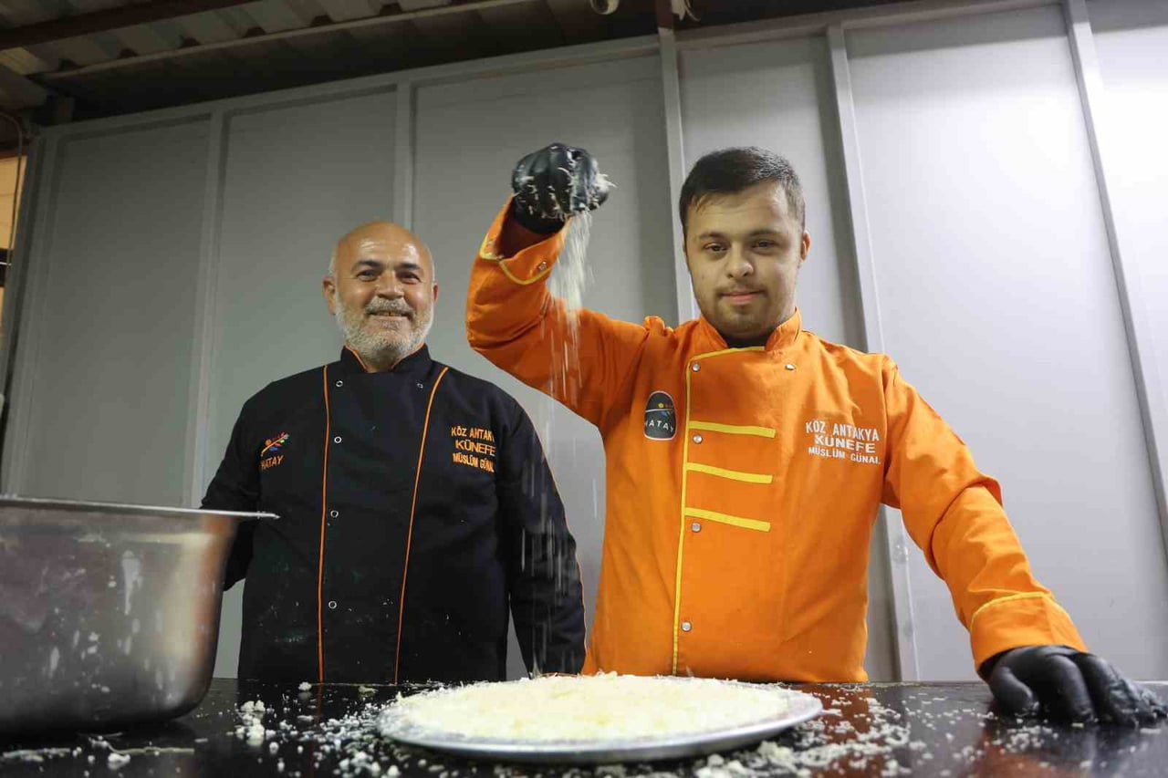 DÜNYA’DA 2 BİN 274 TATLININ YARIŞTIĞI OYLAMADA HATAY’IN COĞRAFİ İŞARETİ OLAN KÜNEFE, 4.51 PUAN...