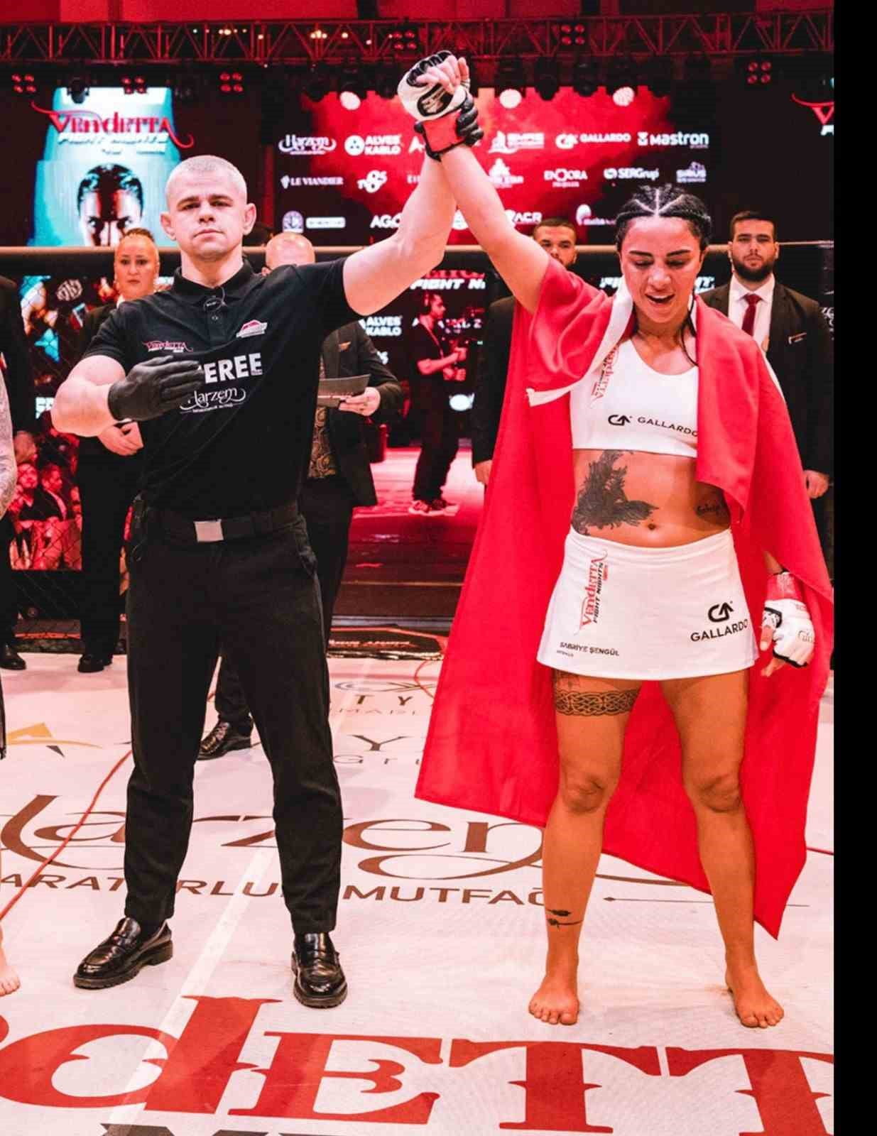 DÜNYA KİCK BOKS ŞAMPİYONU VE MİLLİ SPORCU SABRİYE ŞENGÜL, ANKARA’DA DÜZENLENEN VENDETTA FİGHT...