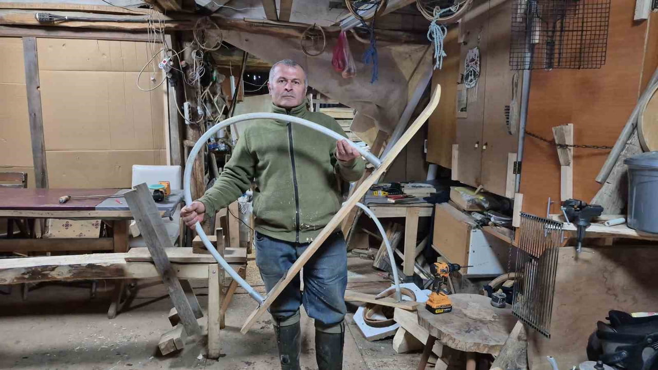 DÜZCE'DE KAMUDA ŞOFÖR OLARAK ÇALIŞAN FERHAT MEZARCI, DEDESİNDEN VE BABASINDAN ÖĞRENDİĞİ...