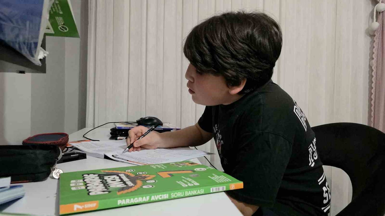 DÜZCE'DE YAŞAYAN 12 YAŞINDAKİ HASAN EMRE, 8 YILDIR DİNMEYEN ÖKSÜRÜK KRİZLERİ YÜZÜNDEN NE GECE...