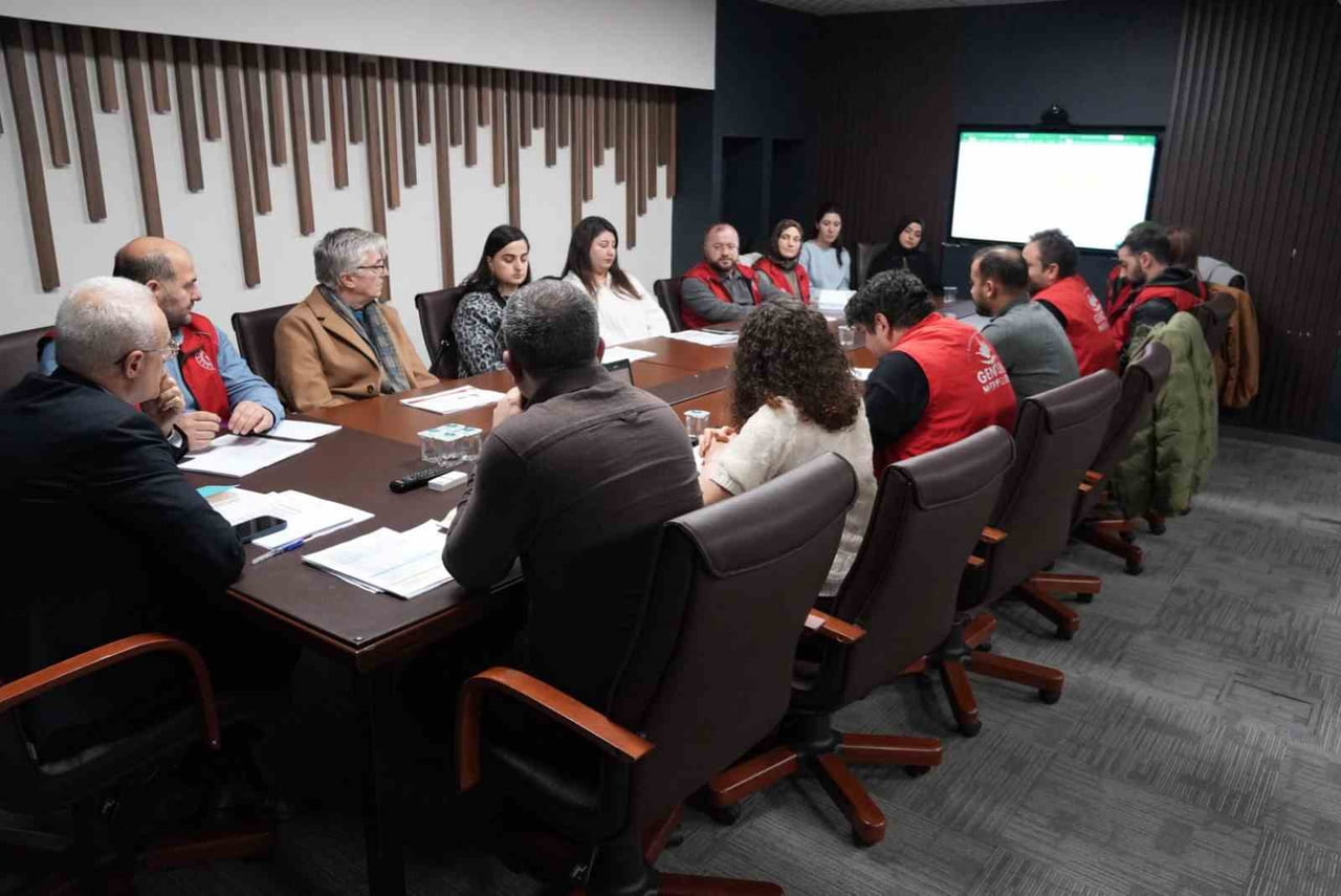 DÜZCE’DE GENÇLİK MERKEZLERİN KARNE SONUÇLARININ ELE ALINDIĞI TOPLANTIDA, YÜRÜTÜLEN FAALİYETLERİN...