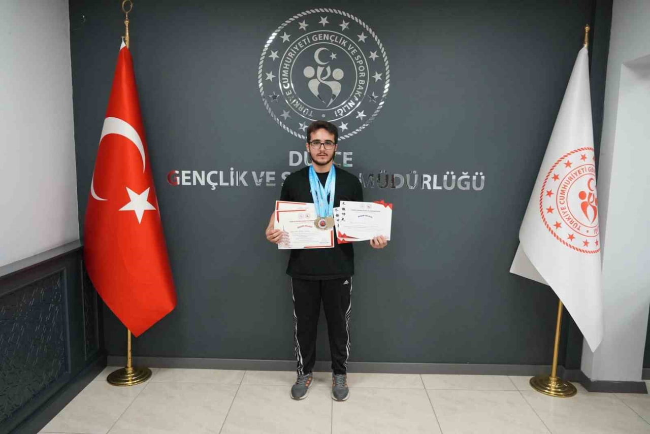 DÜZCE GENÇLİK VE SPOR İL MÜDÜRLÜĞÜNE BAĞLI AVNİ AKYOL YURDU’NDA KONAKLAYAN ÖĞRENCİ ALİ RIZA ARGUN...