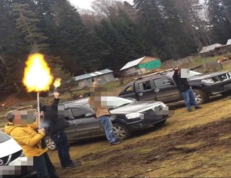 DÜZCE İL JANDARMA KOMUTANLIĞI EKİPLERİ HAVAYA ATEŞ EDEREK, BU GÖRÜNTÜLERİ SOSYAL MEDYADA...