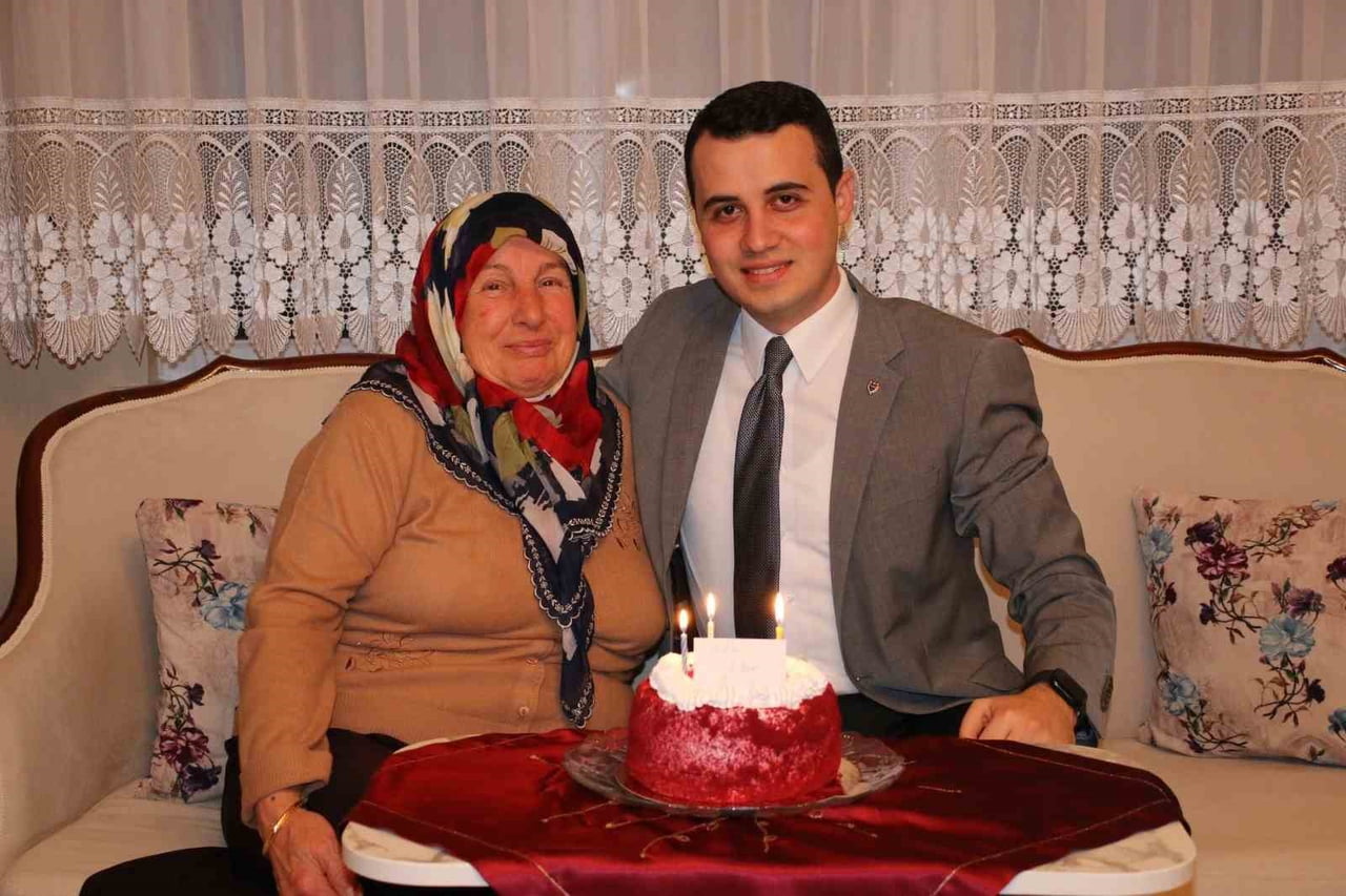 DÜZCE’NİN ÇİLİMLİ İLÇESİ KAYMAKAMI FURKAN ALPAY, GÖLCÜK DEPREMİNDE HAYATINI KAYBEDEN ŞEHİT...