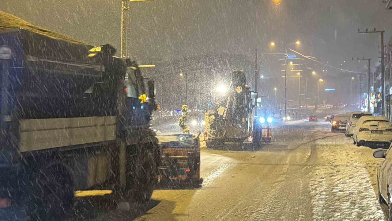 DÜZCE’NİN YÜKSEK KESİMLERİNDE KAR YAĞIŞI ŞİDDETİNİ ARTIRDI. ETKİLİ OLAN YAĞIŞLA BİRLİKTE KAR...