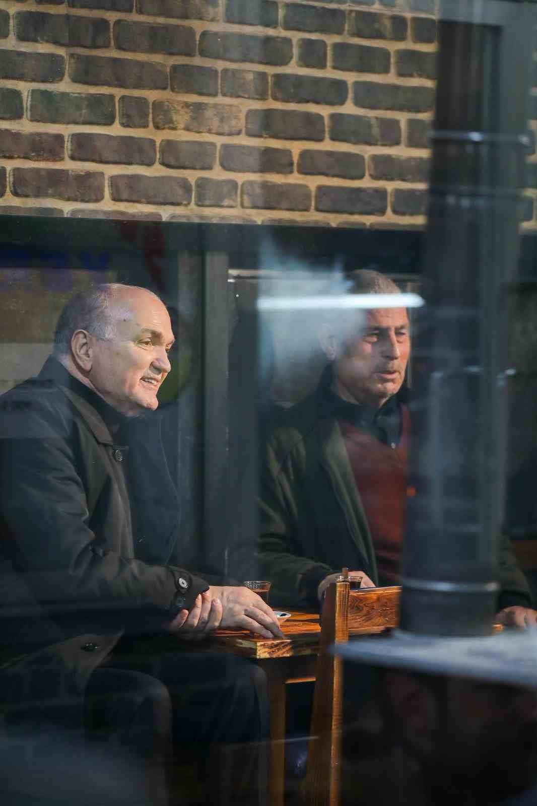 DÜZCE SOKAKLARINDA ÇEKİLEN MERDİVEN ŞİİR KLİBİ, BAŞKAN ÖZLÜ’NÜN KİŞİSEL SOSYAL MEDYA HESAPLARINDAN...