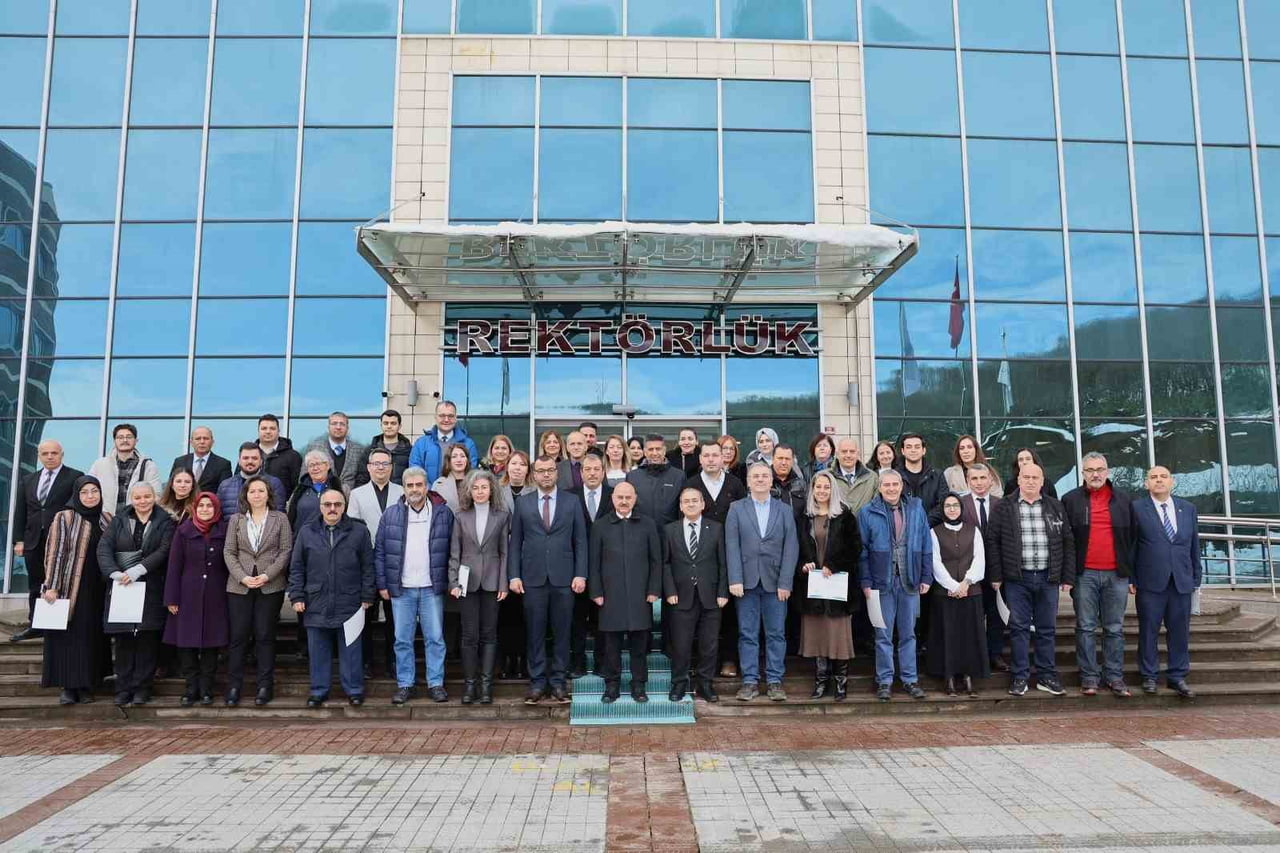 DÜZCE ÜNİVERSİTESİ REKTÖRÜ PROF. DR. NEDİM SÖZBİR, 2025 YILI AKADEMİK BİRİM İÇ DEĞERLENDİRME...