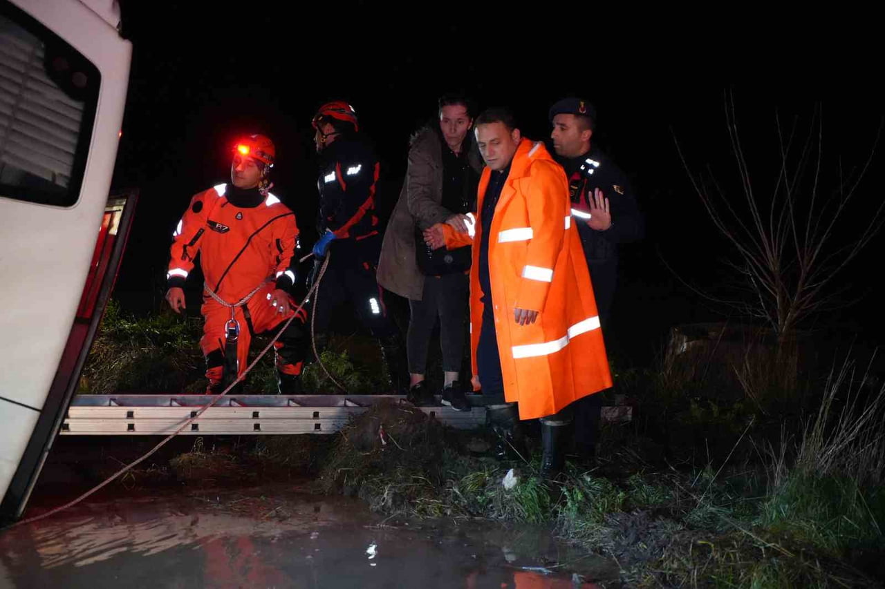 EDİRNE’DE CAN PAZARI: MAHSUR KALAN KİŞİLER İÇİN TAHLİYE OPERASYONU