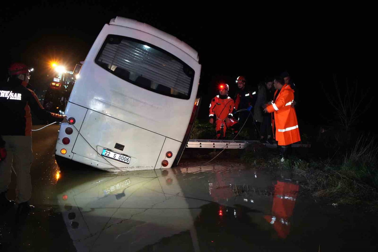 EDİRNE’DE CAN PAZARI: MAHSUR KALAN KİŞİLER İÇİN TAHLİYE OPERASYONU
