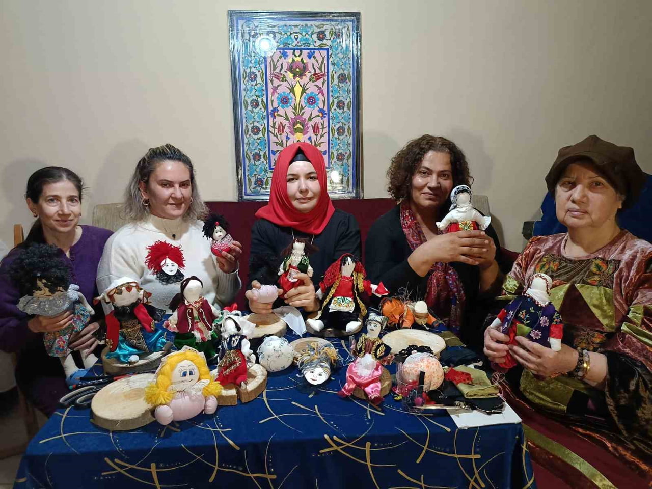 EDİRNE’DE YAŞAYAN 76 YAŞINDAKİ EMİNE ÇAĞLAYAN’IN BİR HAYALLE BAŞLATTIĞI “İLKYAZ BEZ BEBEKLERİ”...