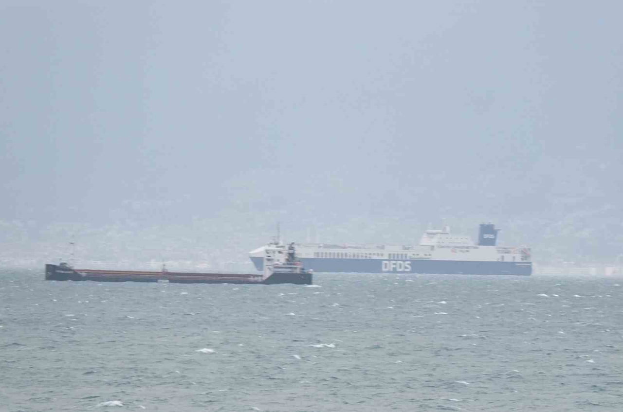 EDREMİT KÖRFEZİNDE GEMİLER