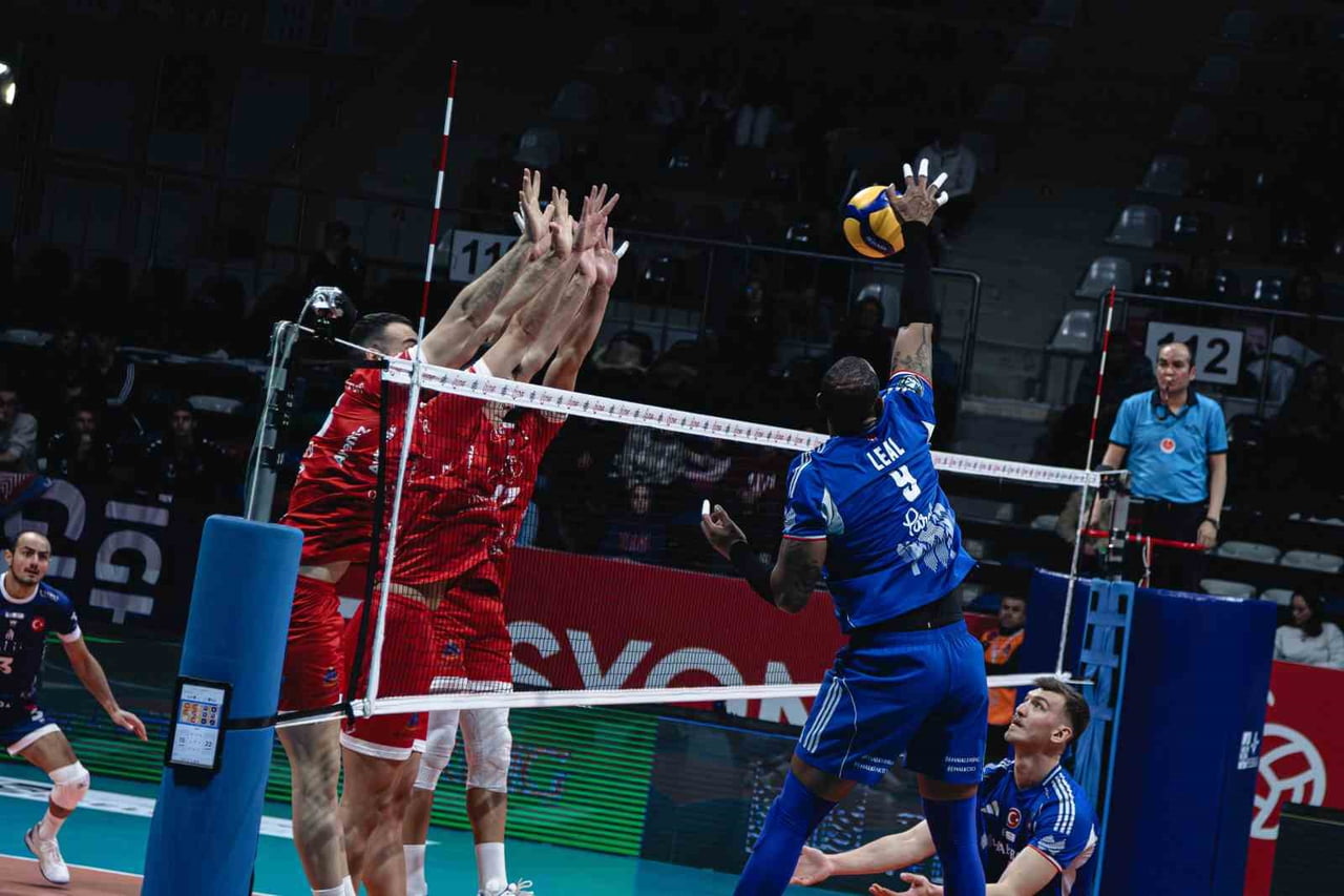 EFELER LİGİ'NİN 14. HAFTASINDA HALKBANK ERKEK VOLEYBOL TAKIMI, ALANYA BELEDİYESPOR'U 3-1 MAĞLUP...