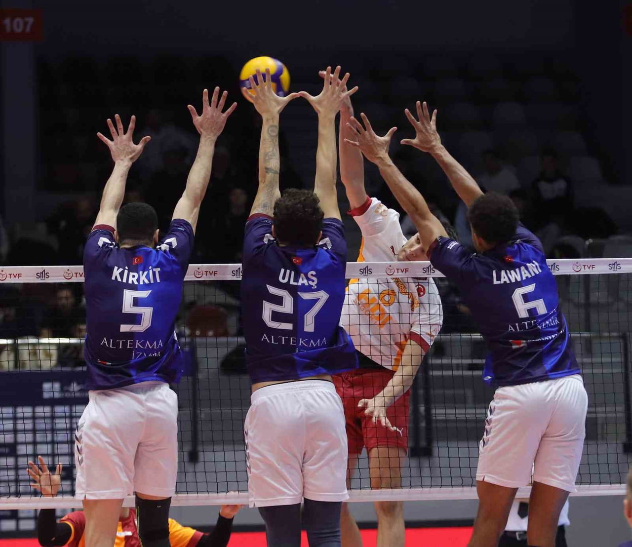 EFELER LİGİ 14. HAFTA KARŞILAŞMASINDA ALTEKMA İZMİR’DE KONUK ETTİĞİ GALATASARAY HDI SİGORTA’YA 3-1...