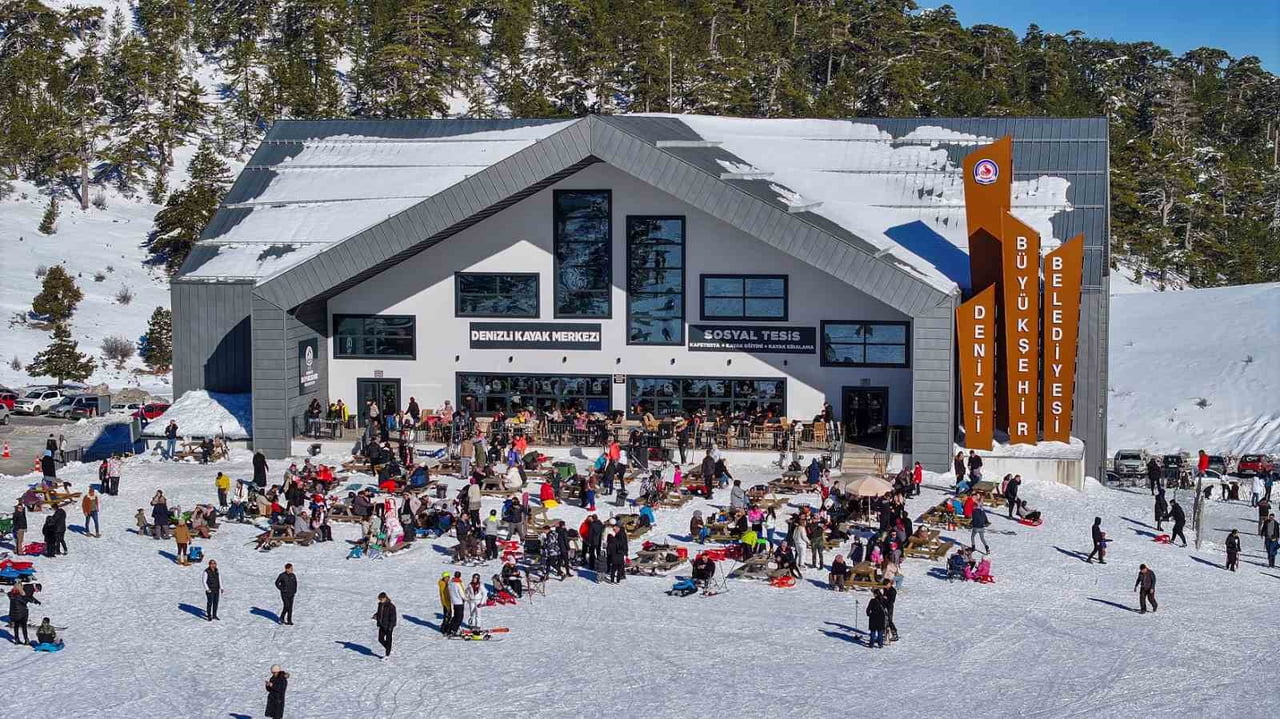 EGE BÖLGESİ’NDE KIŞ TURİZMİNİN YÜKSELEN YILDIZI DENİZLİ NİKFER KAYAK MERKEZİ İLE KENTİN ÖNEMLİ...