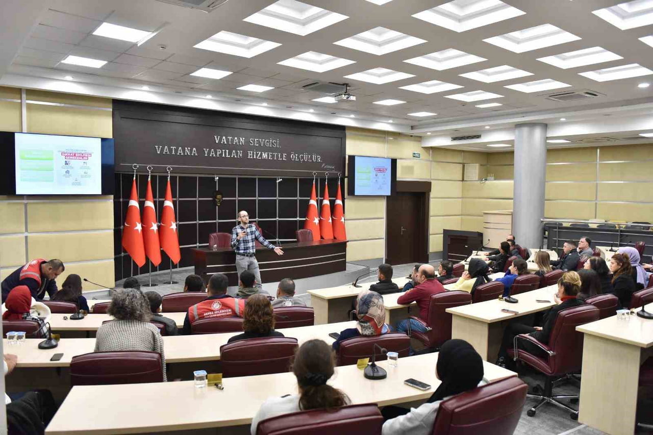 EĞİTİM, ANTALYA ŞEHİR HASTANESİ'NDE GÖREV YAPAN GERİATRİ UZMANI DR. SERDAR CEYLAN TARAFINDAN...