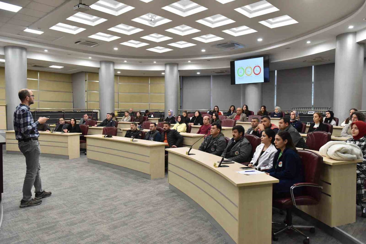 EĞİTİM, ANTALYA ŞEHİR HASTANESİ'NDE GÖREV YAPAN GERİATRİ UZMANI DR. SERDAR CEYLAN TARAFINDAN...