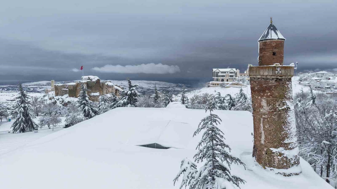 ELAZIĞ'DA ETKİLİ OLAN KAR YAĞIŞI NEDENİYLE, BİN 200 RAKIMLI TARİHİ HARPUT MAHALLESİNDE TEKRAR...