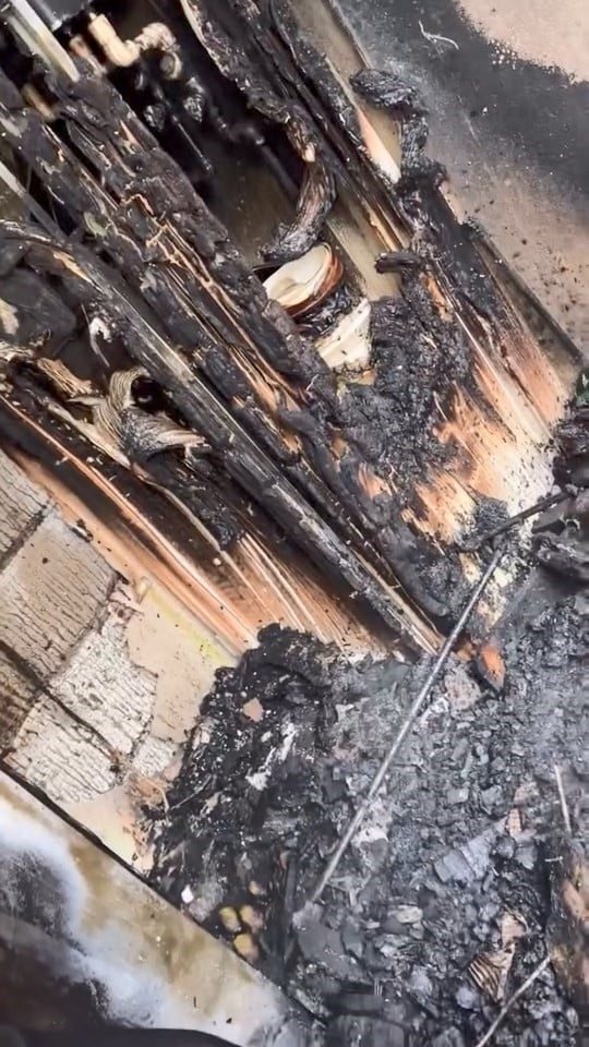 ELAZIĞ’DA BİR EVİN İÇERİSİNDE ÇIKAN YANGIN, İTFAİYE EKİPLERİ TARAFINDAN KONTROL ALTINA ALINARAK...