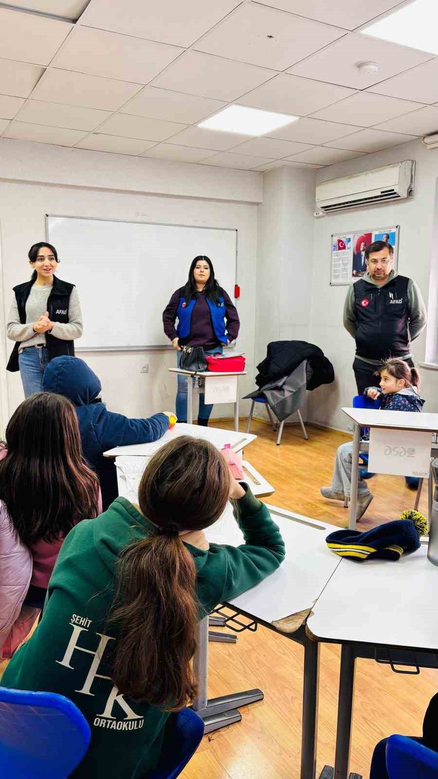 ELAZIĞ’DA ÇOCUK KULÜBÜ ÖĞRENCİLERİNE AFET FARKINDALIK EĞİTİMİ