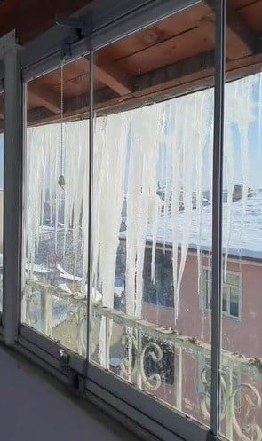 ELAZIĞ’DA DONDURUCU SOĞUK NEDENİYLE KARAKOÇAN’DA METRELERCE BUZ SARKITI OLUŞTU