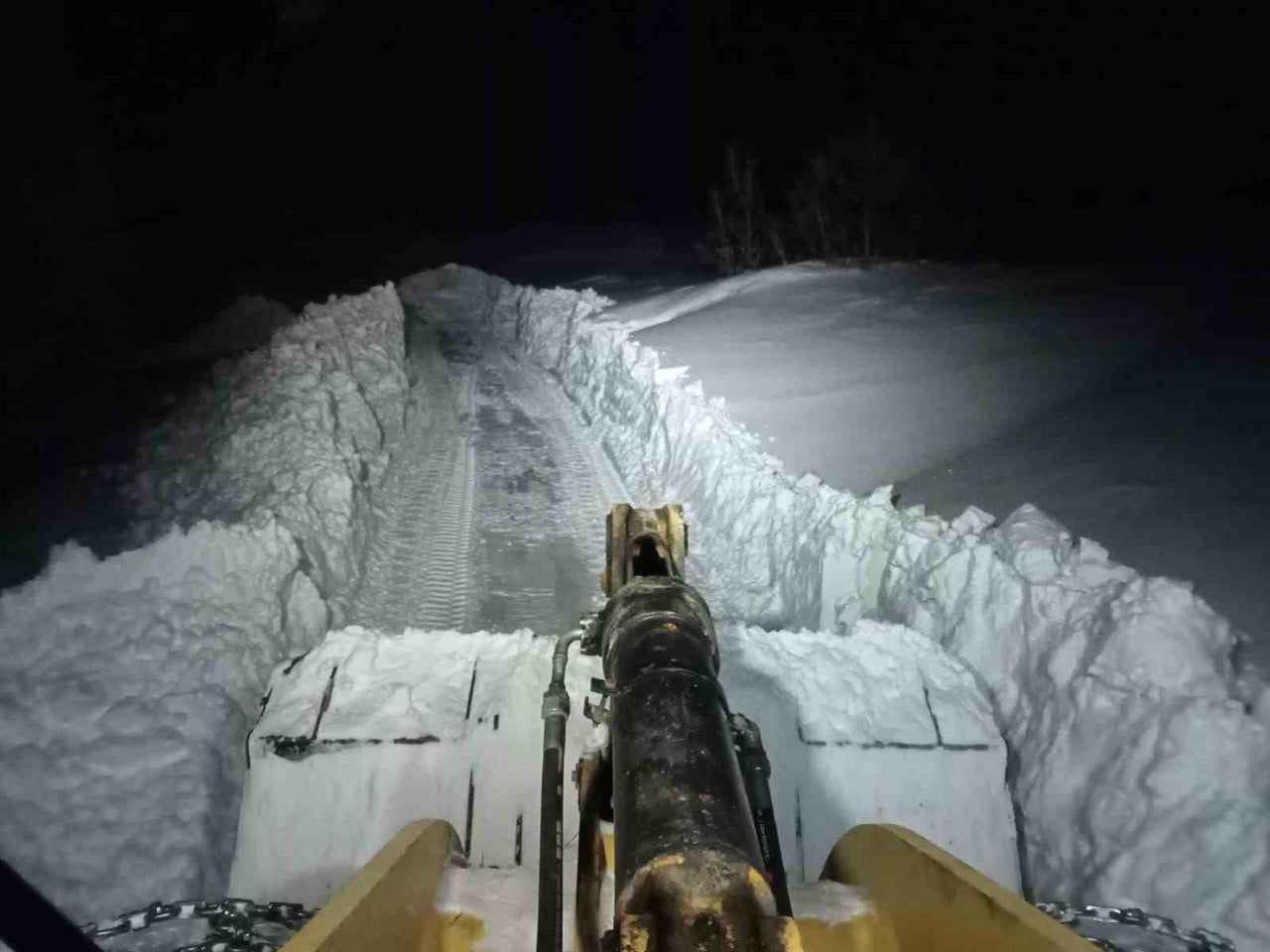 ELAZIĞ’DA İL ÖZEL İDARESİ EKİPLERİ TARAFINDAN YAPILAN ÇALIŞMA SONRASINDA KAPALI KÖY YOLLARI...