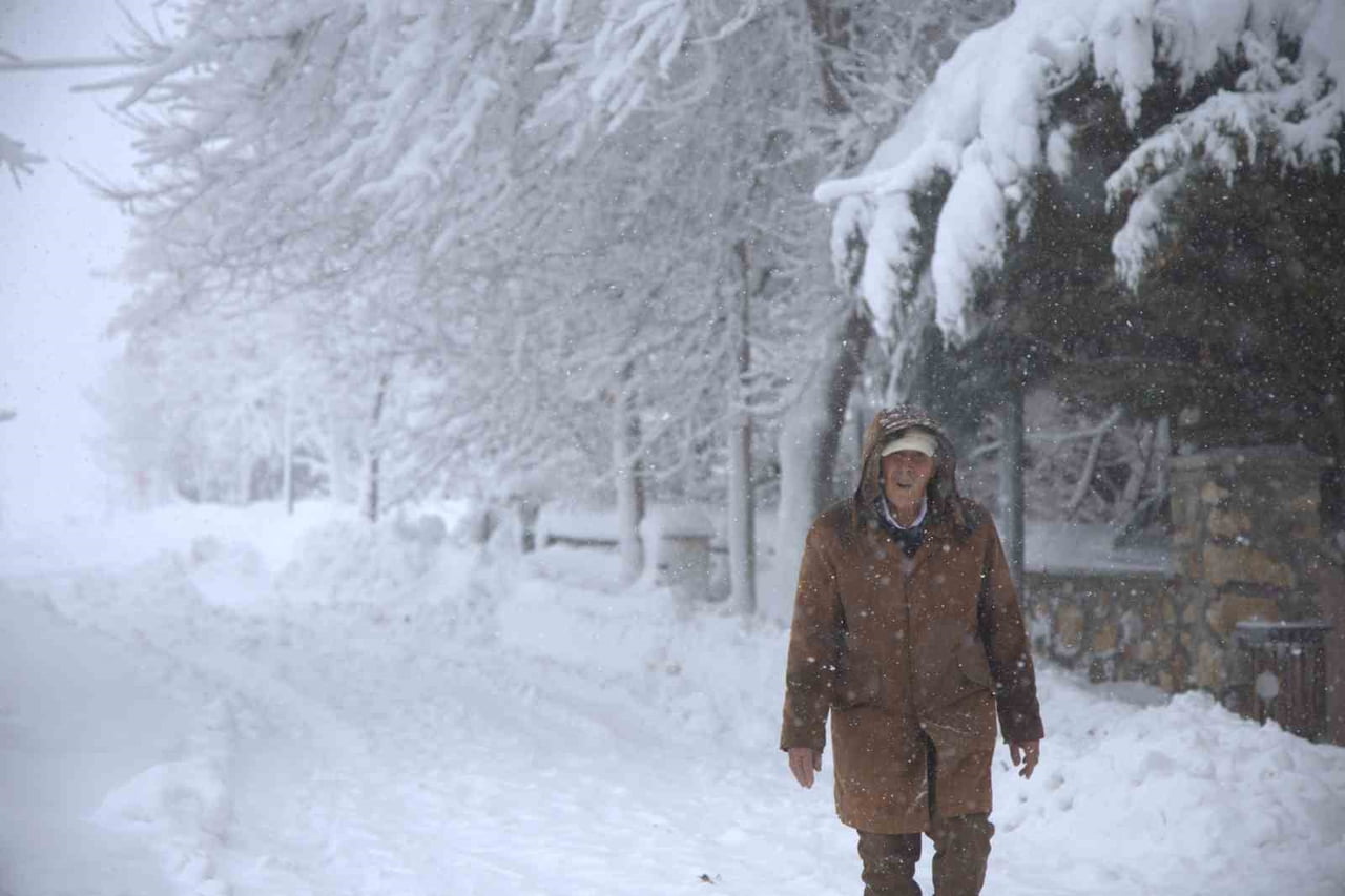ELAZIĞ’DA KAR YAĞIŞI DÜN GECE SAATLERİNDEN İTİBAREN ETKİSİNİ ARTIRDI. YOĞUN KARLA BİRLİKTE 4 BİN...