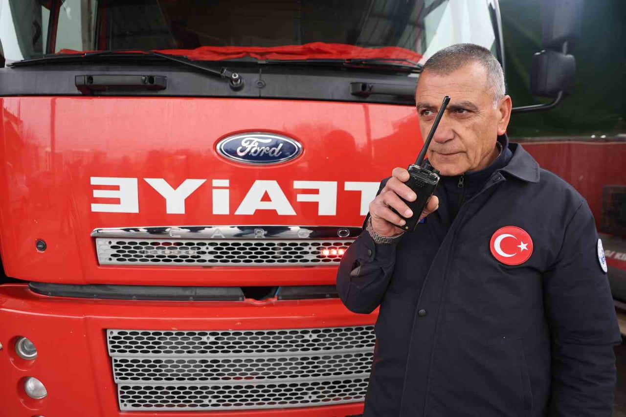 ELAZIĞ İTFAİYESİNDE 32 YIL HİZMET VEREN MEHMET EMİN CANSIZ, SON KEZ TELSİZDEN ANONS YAPTI