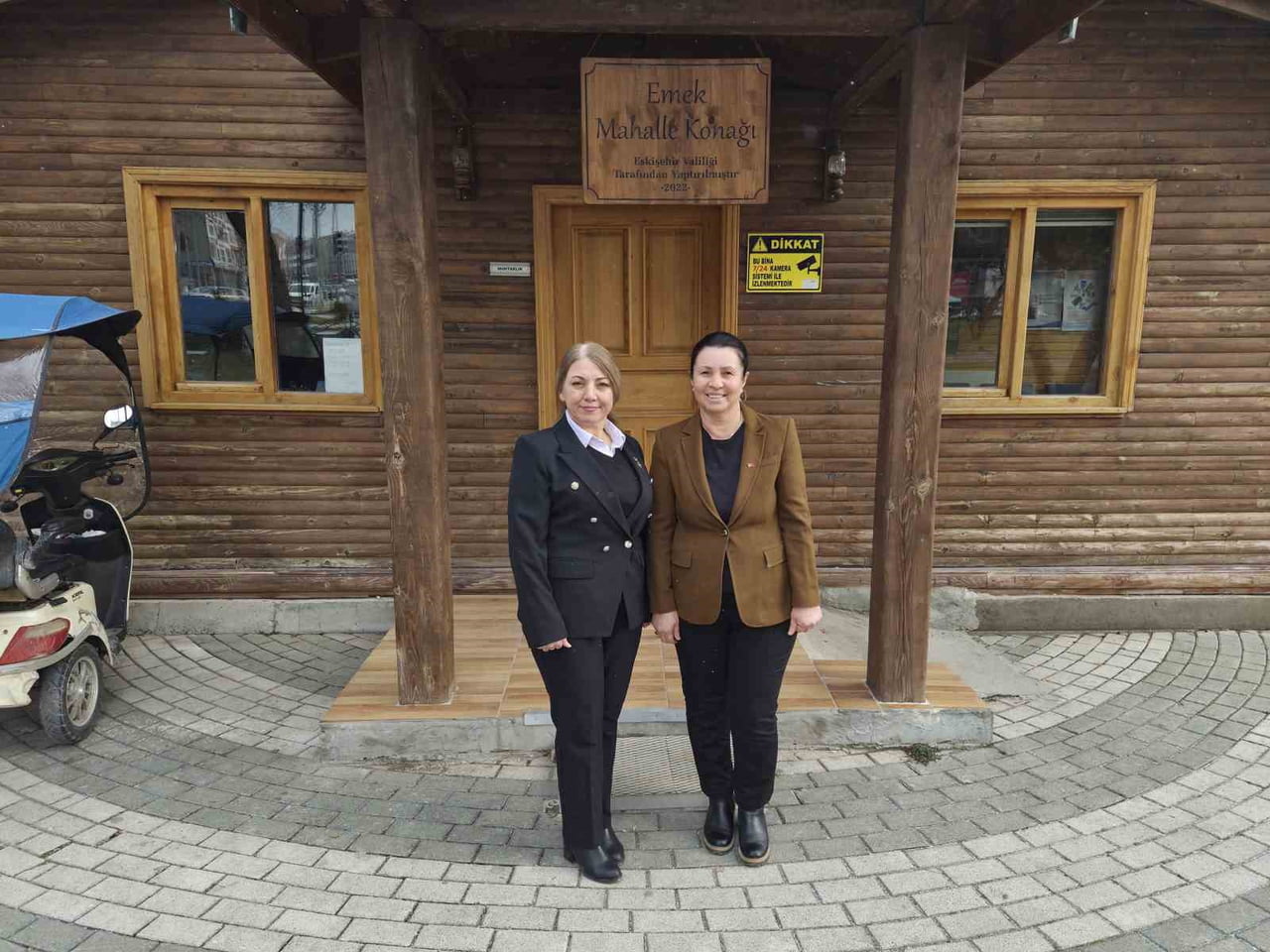 EMEK MUHTARI SİBEL AKIL İLE ODUNPAZARI AK PARTİ MECLİS ÜYESİ VE KADIN KOLLARI MERKEZ YÖNETİM...