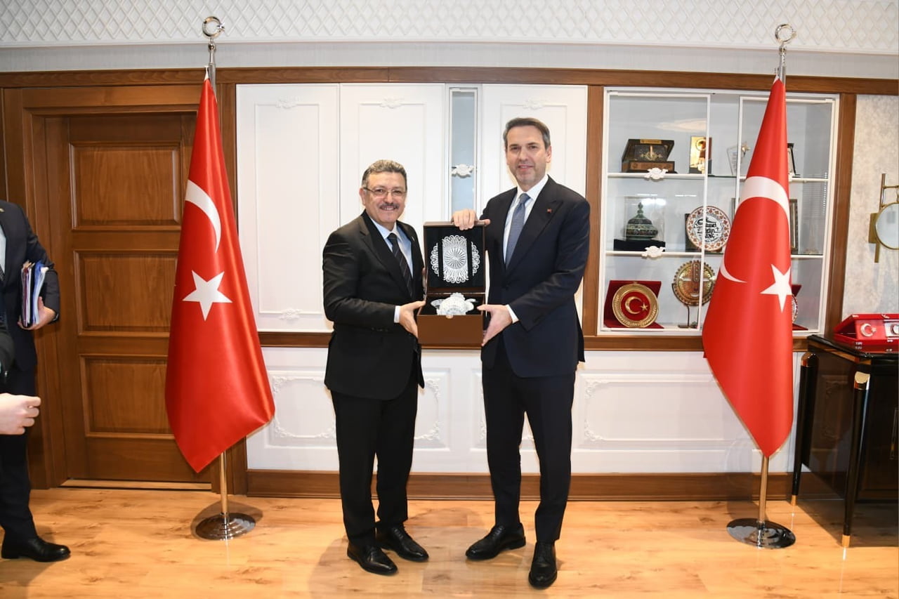ENERJİ VE TABİİ KAYNAKLAR BAKANI ALPARSLAN BAYRAKTAR, TRABZON BÜYÜKŞEHİR BELEDİYESİ’NE ZİYARETTE...