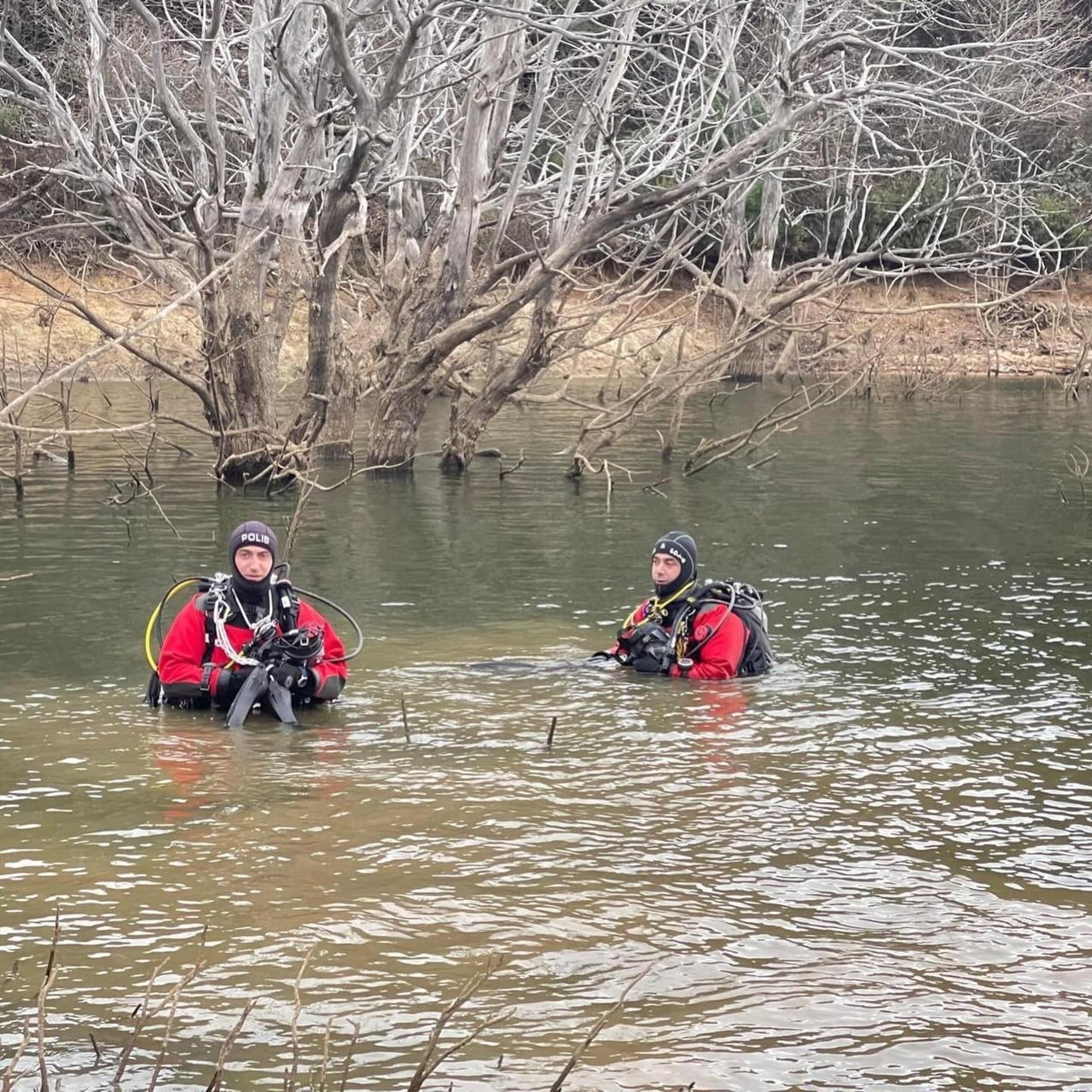 ERDEK İLÇESİNDE KENDİSİNDEN HABER ALINAMAYAN ELİF KUMAL'I BULMAK İÇİN BAŞLATILAN ARAMA KURTARMA...