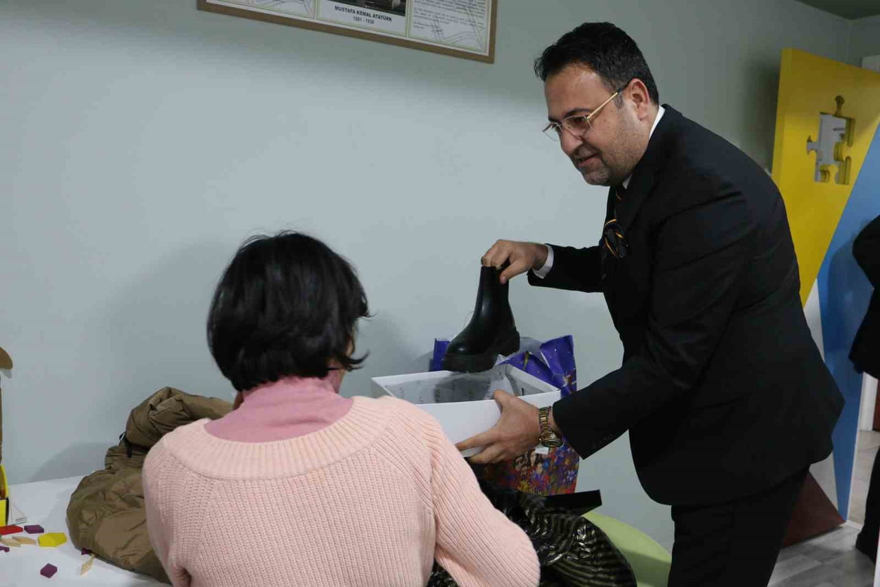 ERDEMLİLER HAREKETİ DERNEĞİ DİYARBAKIR TEMSİLCİSİ ATİLLA KAYMAZ, İHTİYAÇ SAHİBİ ÇOCUKLAR VE ÖZEL...