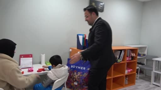 Erdemliler Hareketi Derneği, ihtiyaç sahibi çocuklara mont ve bot desteğinde bulundu