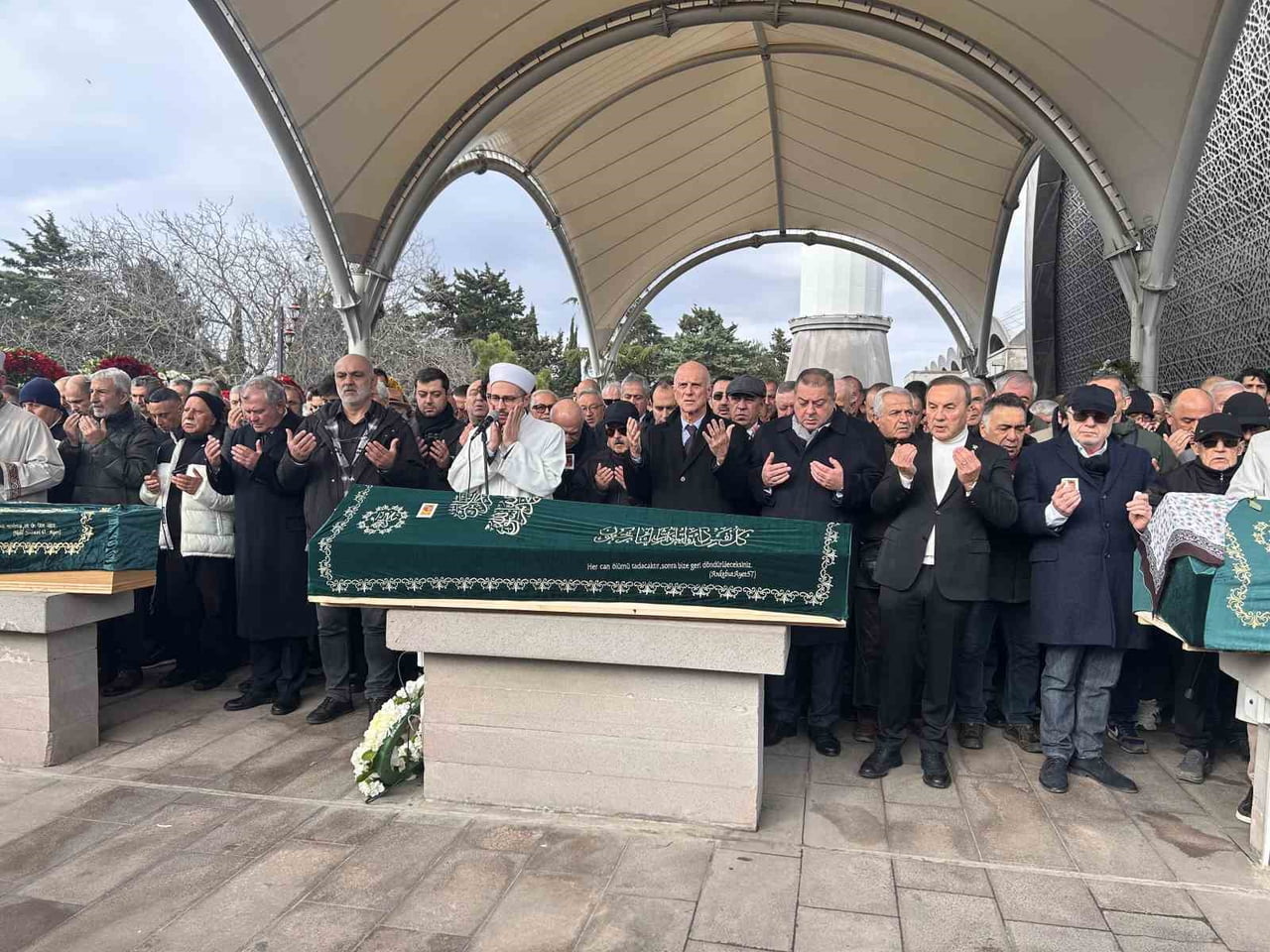 ERDOĞAN AKBULAK VE CENGİZHAN GÜNGÖR İÇİN KARACAAHMET ŞAKİRİN CAMİİ'NDE ÖĞLE NAMAZINI MÜTEAKİP...