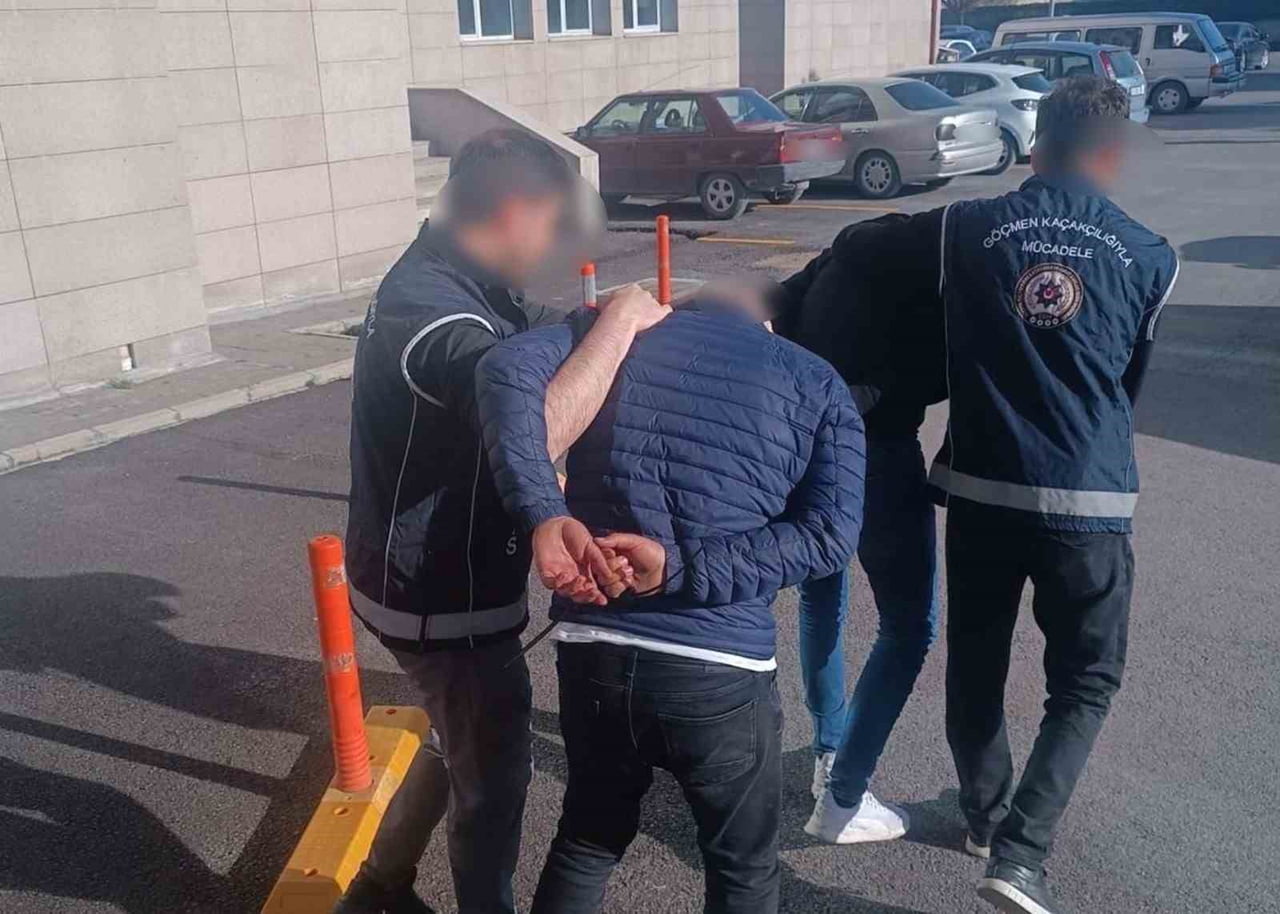 ERZİNCAN’DA 19 KAÇAK GÖÇMEN YAKALANDI, 3 ORGANİZATÖR TUTUKLANDI