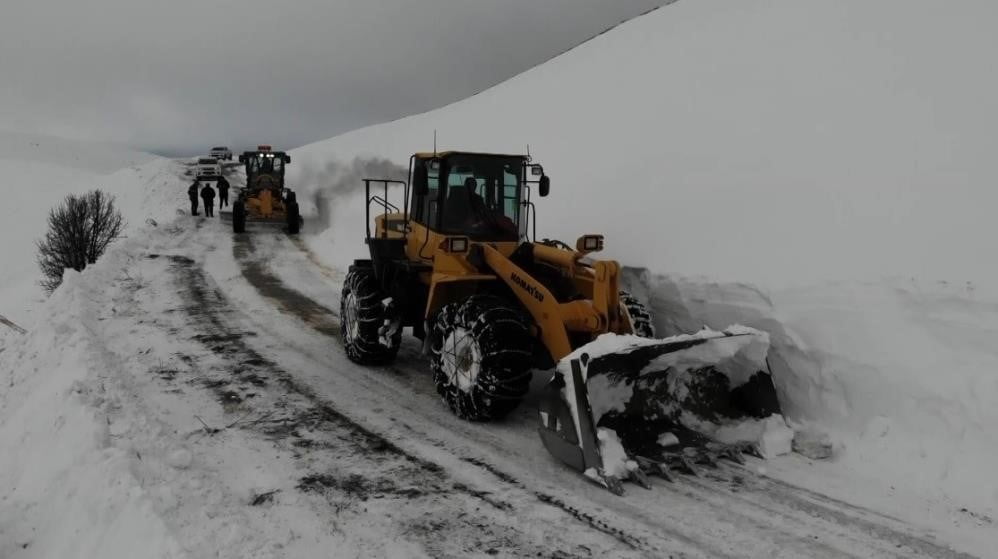 ERZİNCAN’DA 328 KÖY YOLU ULAŞIMA KAPANDI