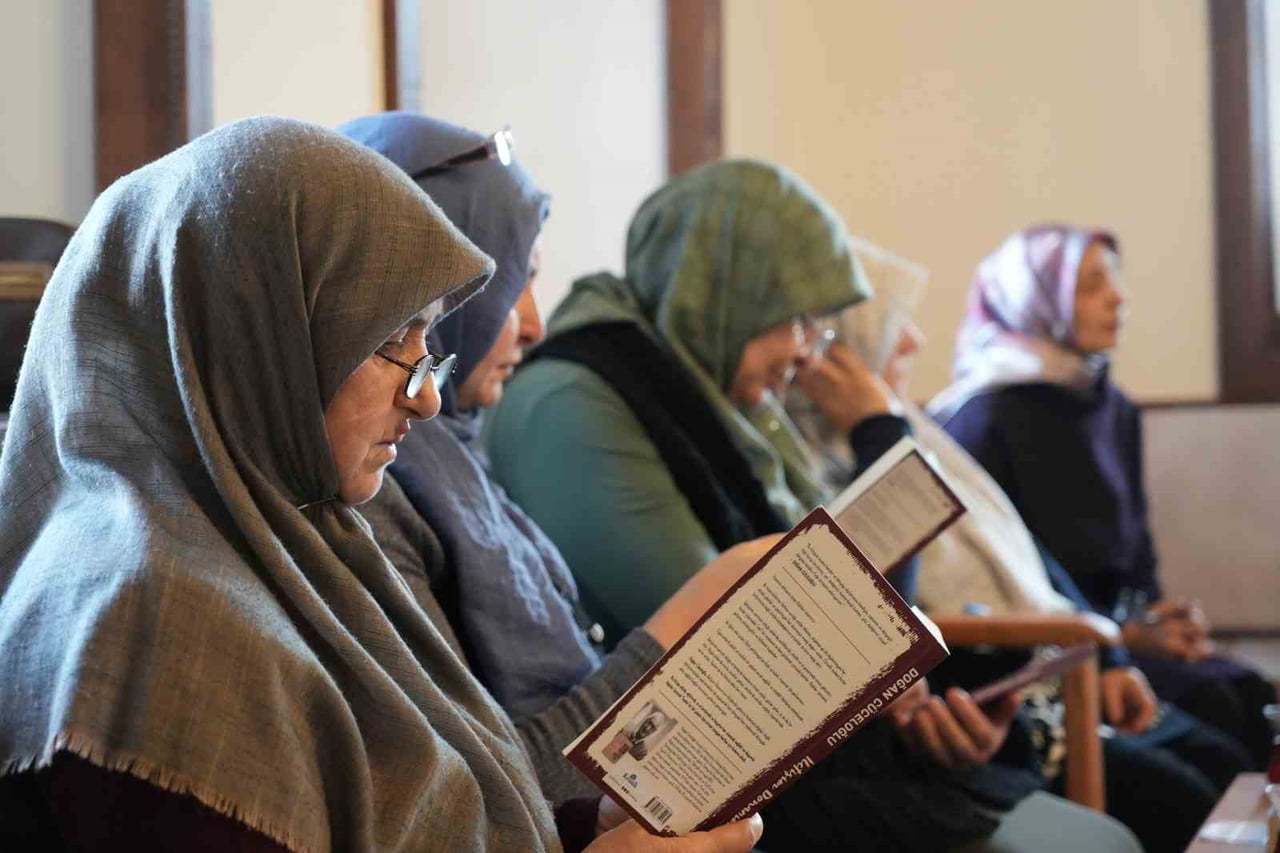ERZURUM BÜYÜKŞEHİR BELEDİYESİ DİL VE EDEBİYAT KONAĞI'NDA BİR ARAYA GELEN EV HANIMLARI, OKUDUKLARI...