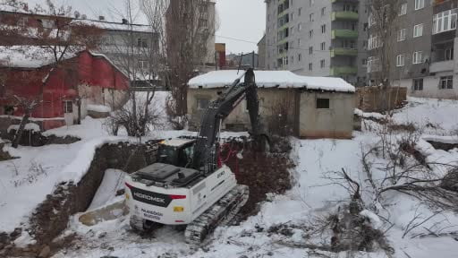 Erzurum’da güvenlik ve huzur için metruk binalar tek tek yıkılıyor