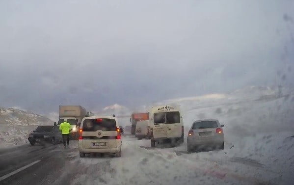 ERZURUM’DA ÖZELLİKLE YÜKSEK KESİMLERDE ETKİLİ OLAN YOĞUN TİPİ ULAŞIMI OLUMSUZ OLARAK ETKİLEMEYE...